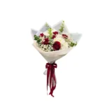 دسته گل رز قرمز لوکس با روبان قرمز